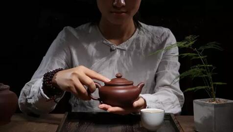 茶香四溢，养生两相宜，品味人生真谛