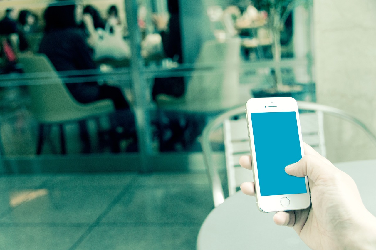 腾讯云国际站实名账号:流量卡中的智能投资策略