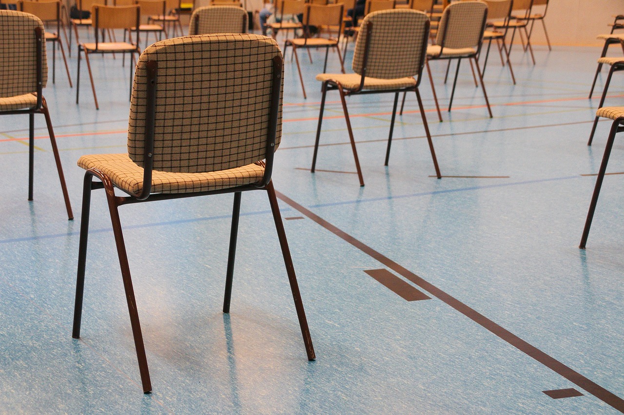 游戏厂商如何处理技术支持辅助的问题？